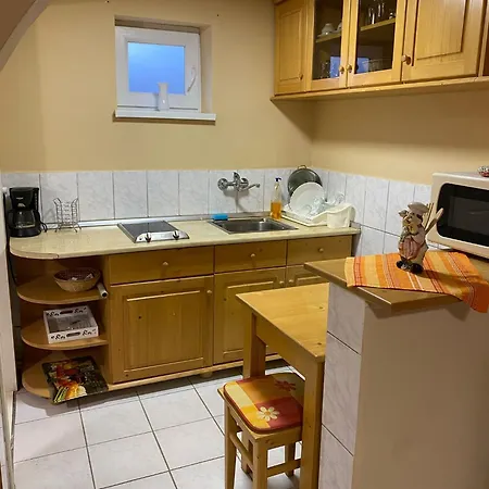Farkaslaki Kulcsoshaz 山林小屋